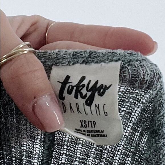 Tokyo Darling Aeropostale Heather Gray Ribbed Knit Cold Shoulder Top - Picture 3 of 3